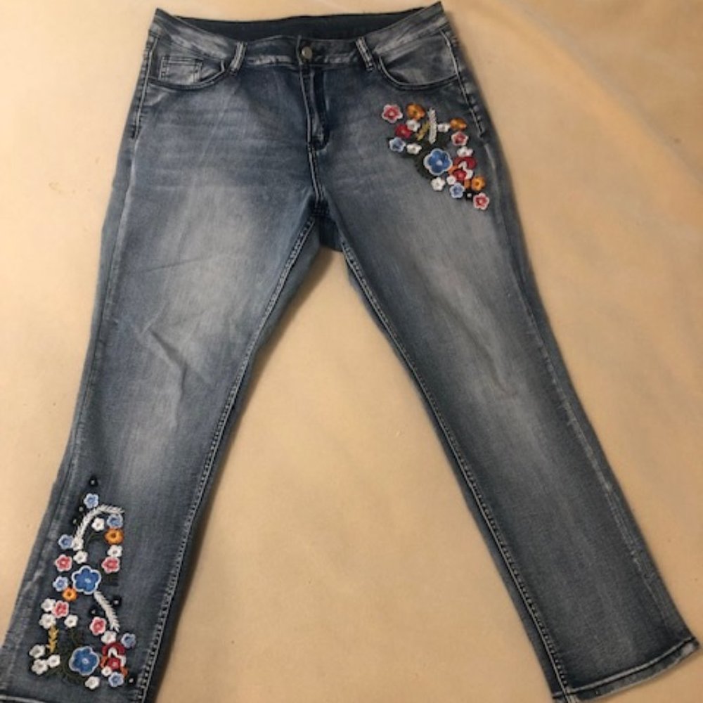 NorthStyle embroidered blue jeans, size 12